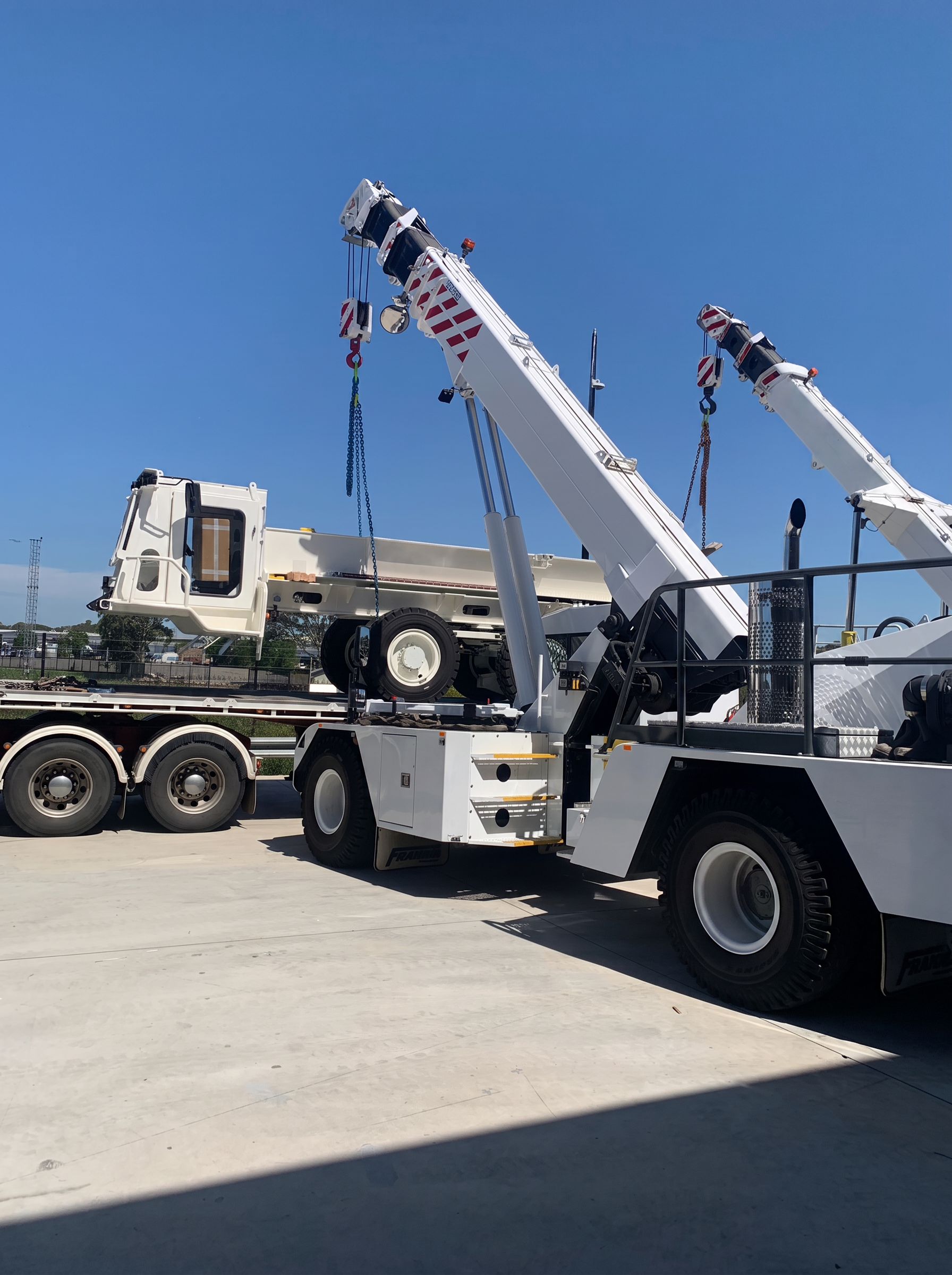 Solid Crane Hire's white 25T Franna crane ready for work in Sydney